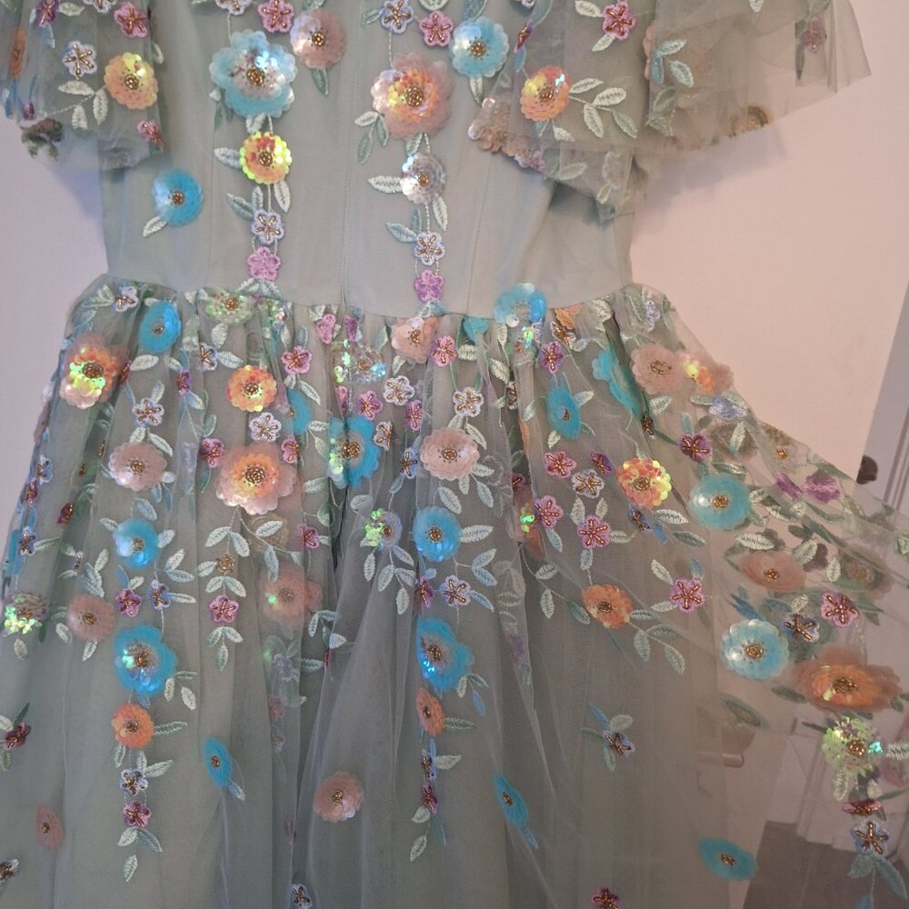 JessaKae Green A-line Midi Dress with V-neck and Short Sleeves for Wedding Guest - Picture 2 of 7
